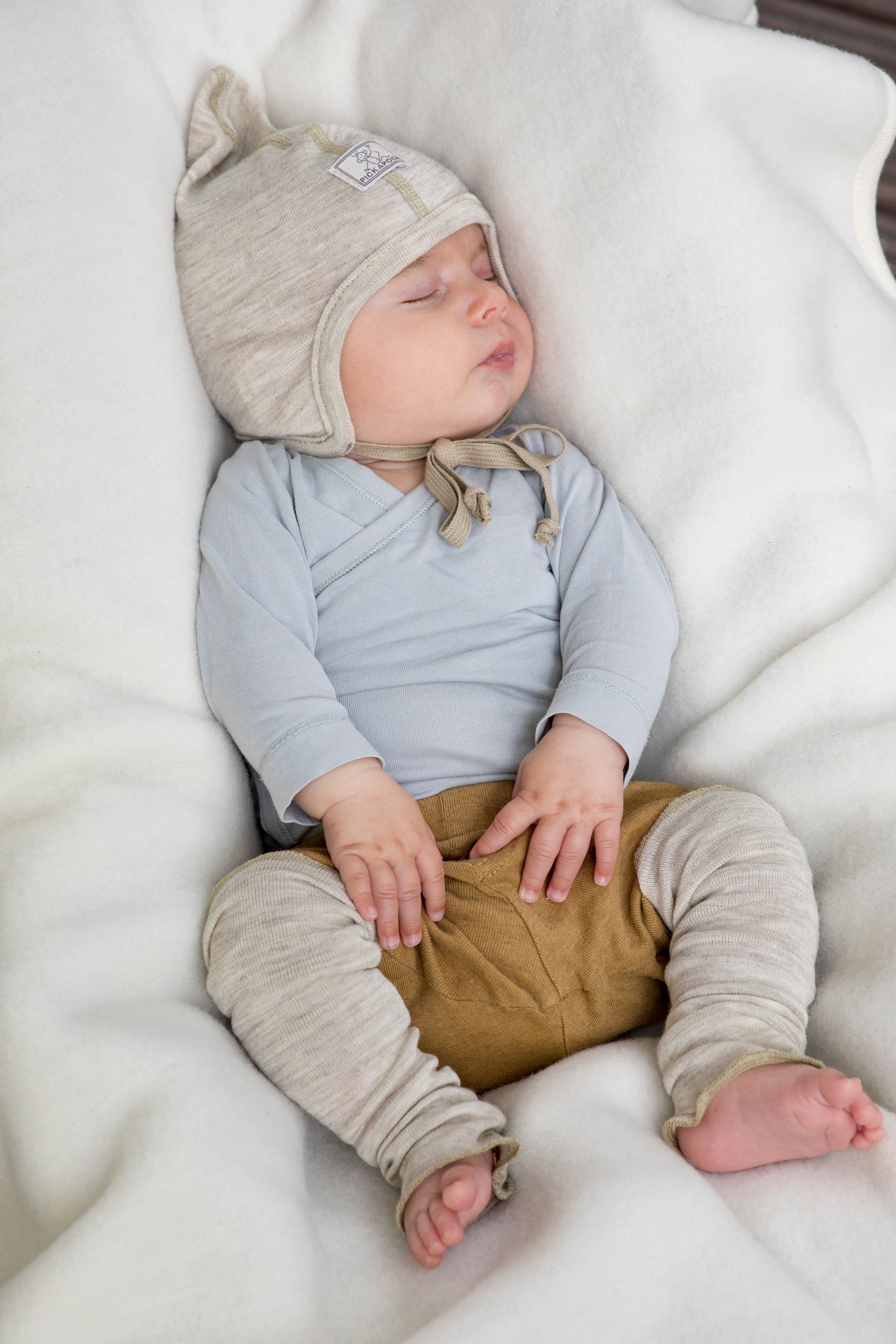 Wool-Silk Baby Bonnet "Zoe"